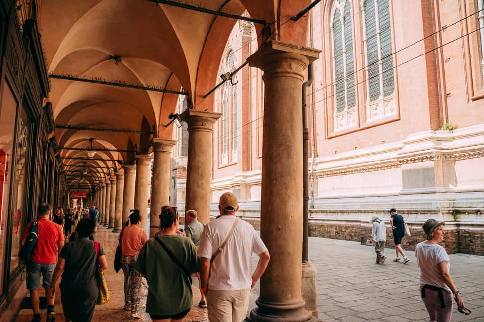Bologna: Small-Group Tour with the Historic Archiginnasio - Walking the historic lanes to Quadrilatero Market