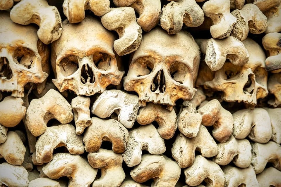 Bone Crypts & S. Clemente ENGLISH tour - tickets included - Meeting at Piazza Barberini: how to start without stress