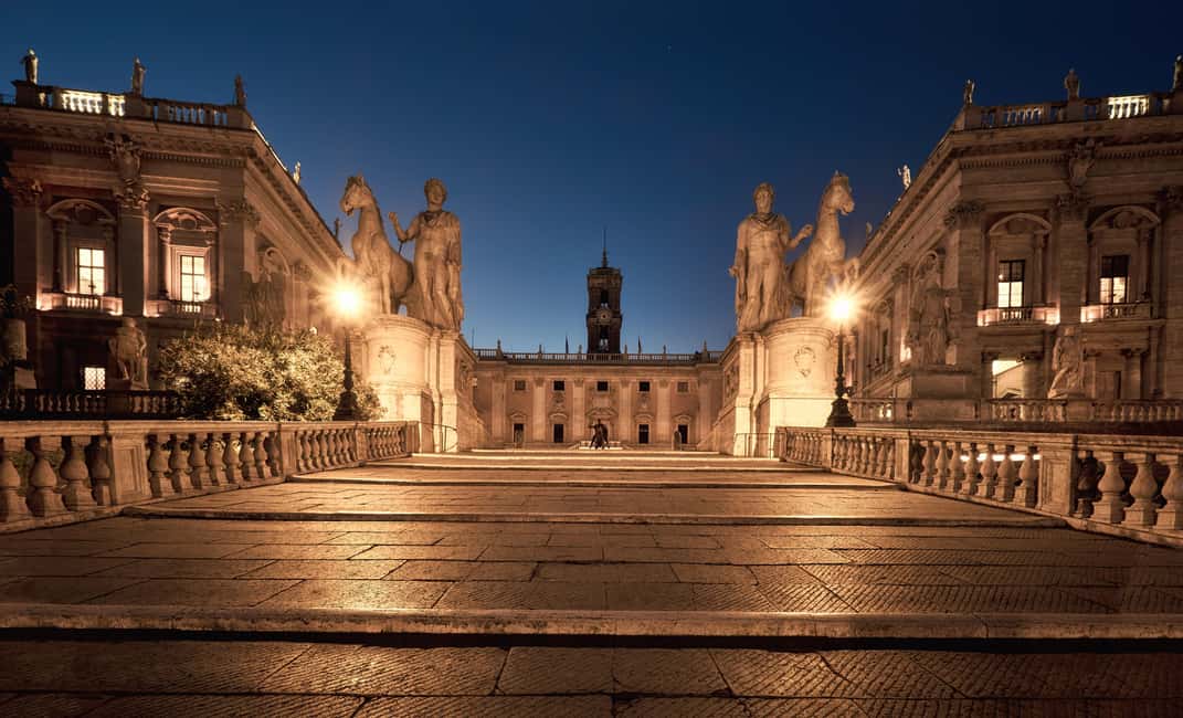 E-Tuk Tour: Rome by Night - Piazza di Spagna to Trevi Fountain: the night lights set the tone