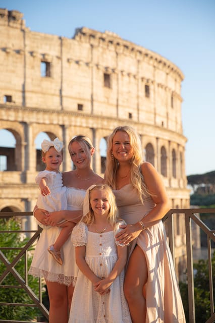 Expert Photographer of Rome with Guide - Spanish Steps: short visit, longer photo moment