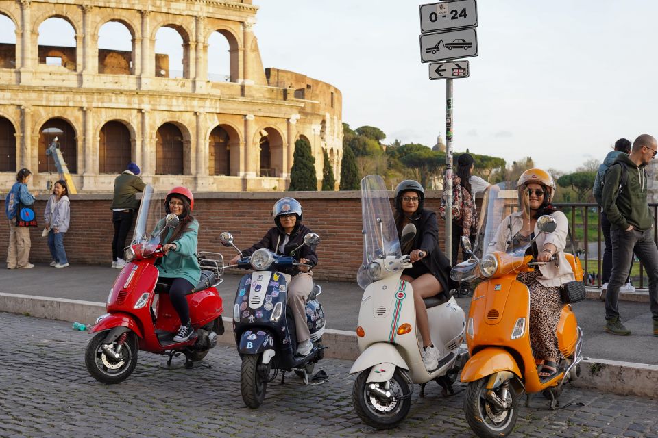 Explore city on Vespa with Professional Photographer - Gianicolo Hill: the best kind of photo timing