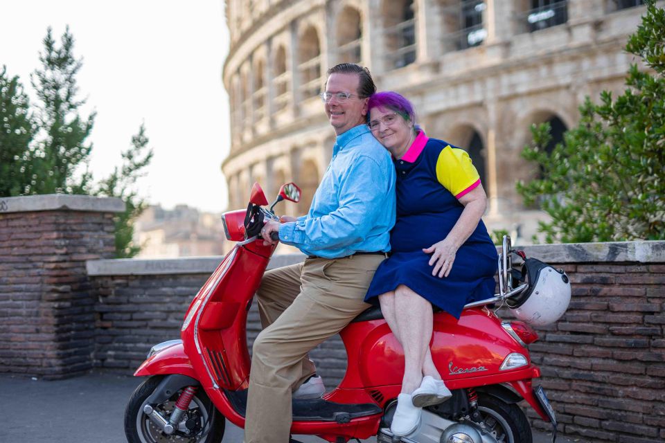 Explore city on Vespa with Professional Photographer - The pro photographer and your 20 JPEG photo set