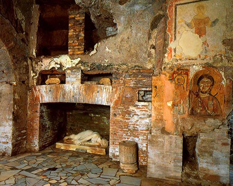 Express guided tour of the Catacombs with transfer - The 1-hour San Callisto guided walk: stay close and listen