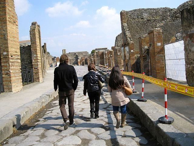 From Rome: Pompeii & Amalfi Coast Full-Day Private Tour - Sorrento vs Positano: which seaside stop fits your mood