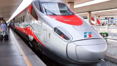From Rome: Pompeii and Naples Day Trip by High-Speed Train - Pompeii in 2.5 Hours: Streets, Shops, and the Human Side