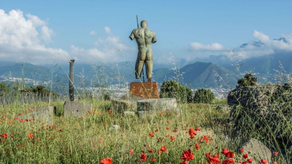 From Rome: Pompeii and Naples Day Trip by High-Speed Train - Naples City Center Walk: Landmarks, Coffee Breaks, and Bay Views