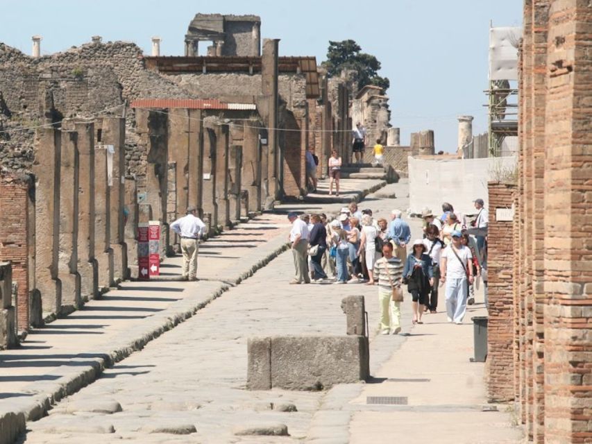 From Rome: Pompeii and Naples, Full Day Tour with Lunch - Winery stop for lunch and tastings: where the day turns delicious