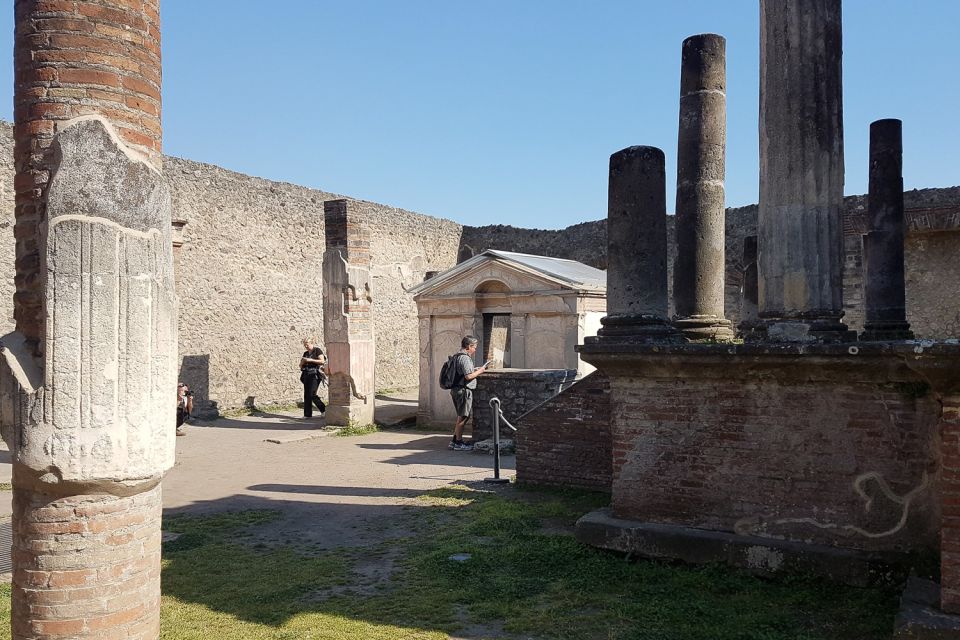 From Rome: Pompeii & Naples Small-Group Day Tour with Lunch - Entering Pompeii: How the Experience Feels on the Ground