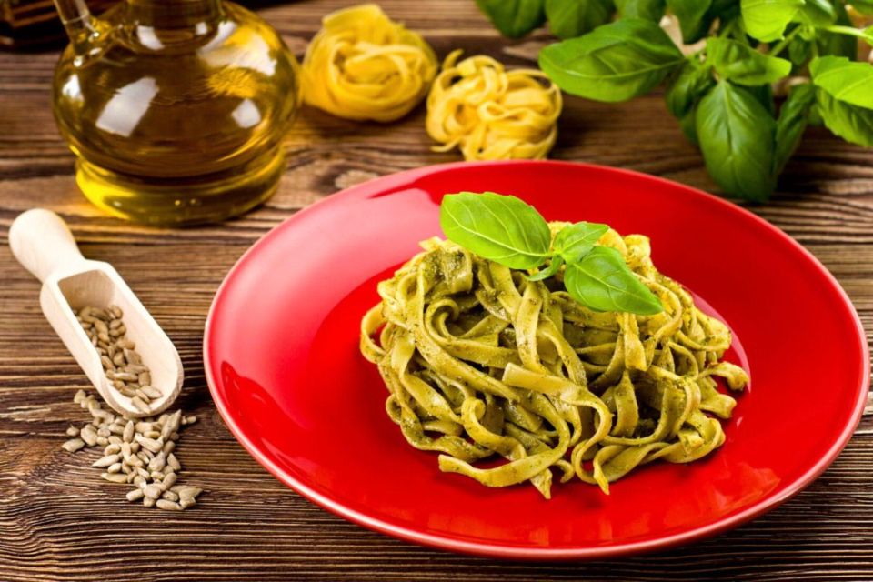 Pasta Cooking Class with Pesto Sauce Making in Rome Center - What you make: fettuccine with a chef, plus classic Genovese pesto