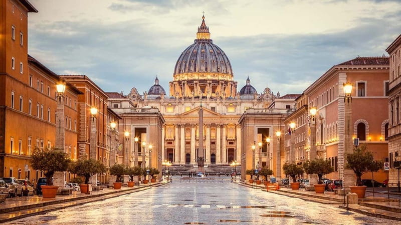 Peter’s Basilica & Pantheon with Guide Tour - St. Peter’s Basilica: the guide helps you read the building