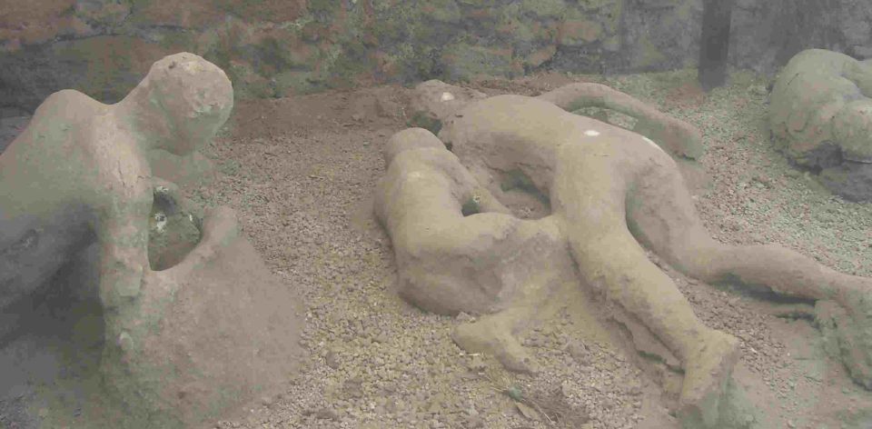 Pompeii and Amalfi Coast Full-Day Tour from Rome - Pompeii ruins: the Macellum and Thermal Baths you’ll remember