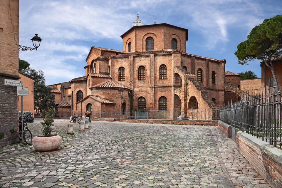 Ravenna: Private City Top Sights and Monuments Walking Tour - Old town strolls, Piazza del Popolo, and the Area of Silence