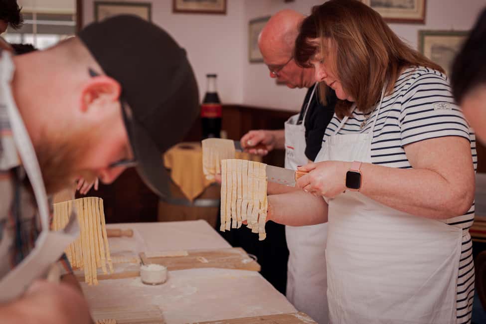Ravioli Cooking Class in Rome - Piazza Navona - Choosing Fillings and Matching Sauces: Ricotta-Spinach or Ragu Pairing