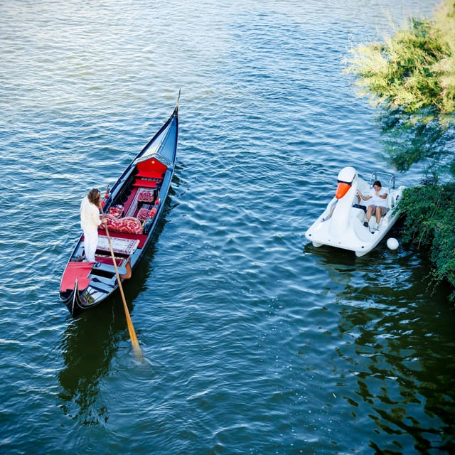 Roma: The one and only Roma Gondola tours on the lake! - Your 30 Minutes on the Gondola: What the Ride Feels Like