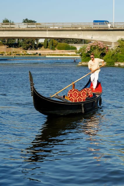 Roma: The one and only Roma Gondola tours on the lake! - Aperitif Plan: What’s Included and What Costs Extra