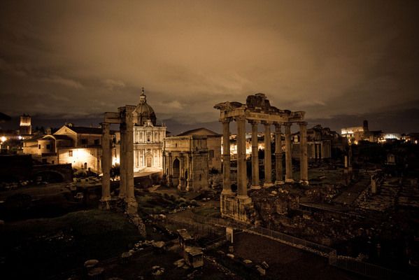 Rome After Dark: Private Luxury Night Tour by Car - Spanish Steps Photo Stop: A Classic Start Point at Night