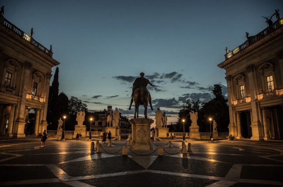 Rome: Ancient Rome Nighttime Sightseeing Tour - Piazza Quirinale: the Roman elite’s seat after dark