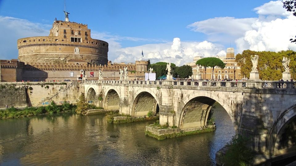 Rome: Best of Colosseum and Roman Forum Guided Tour - Inside the Colosseum: Nero, gladiators, and myth checks