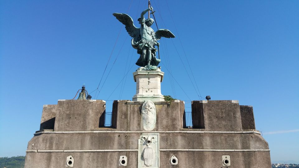 Rome: Castel Sant’Angelo Skip-the-Line Ticket & Audio Guide - The papal corridors: the fortress mindset