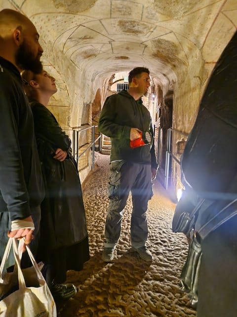 Rome: Catacombs Express ENGLISH Guided Tour - SKIP THE LINE - Heading underground: what the San Domitilla tunnels are really like