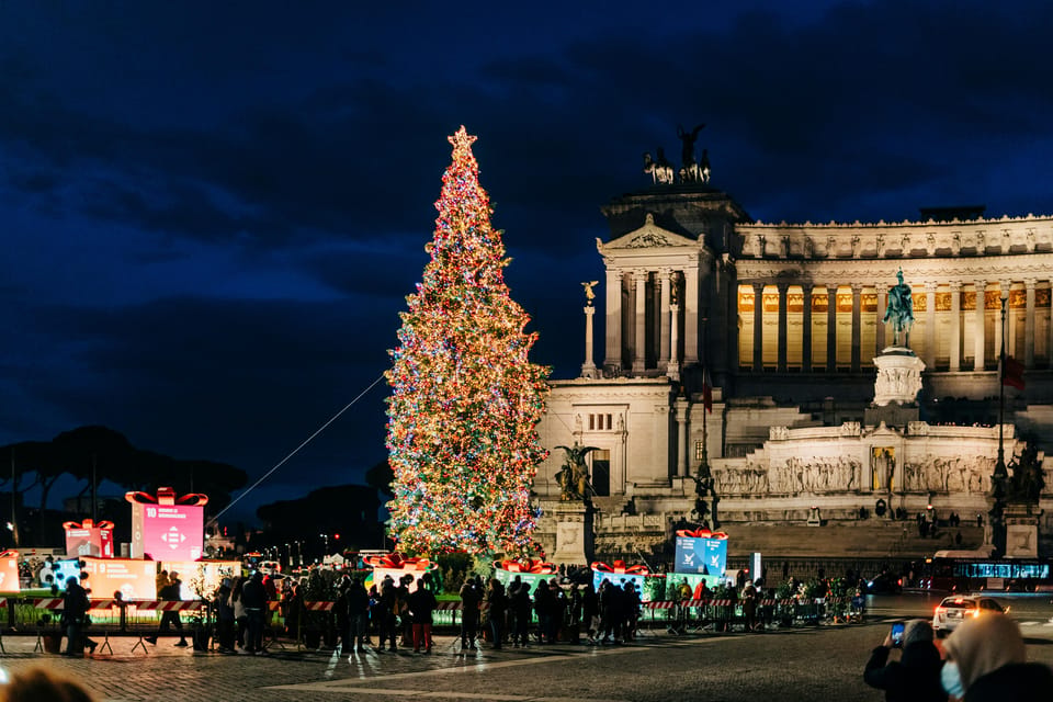 Rome: Christmas Lights Walking Tour - Piazza Navona Christmas market time: best chance to slow down