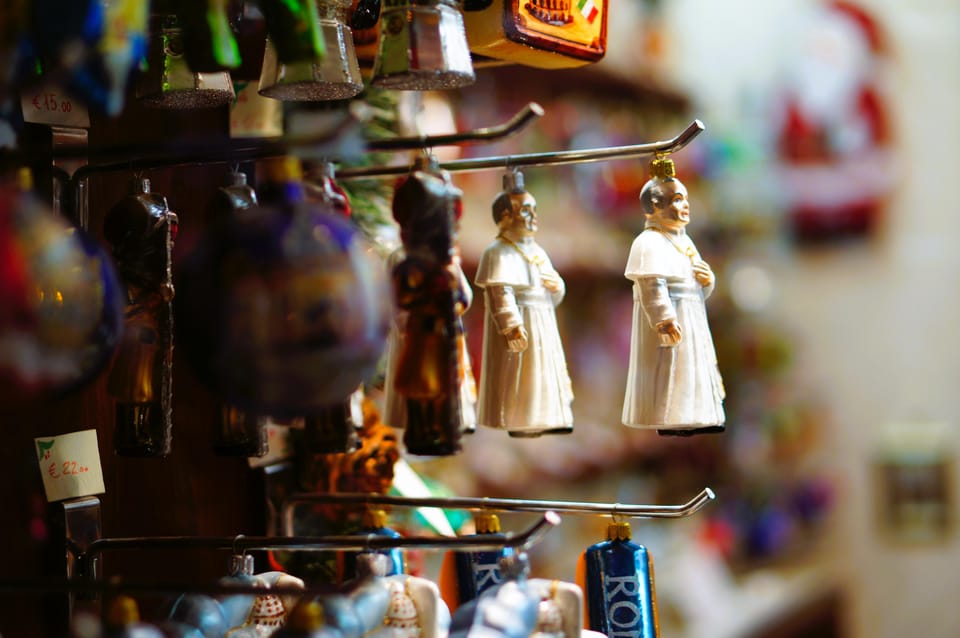 Rome: Christmas Lights Walking Tour - Via dei Coronari and Ponte Sant’Angelo: the photo stop that feels like a finish