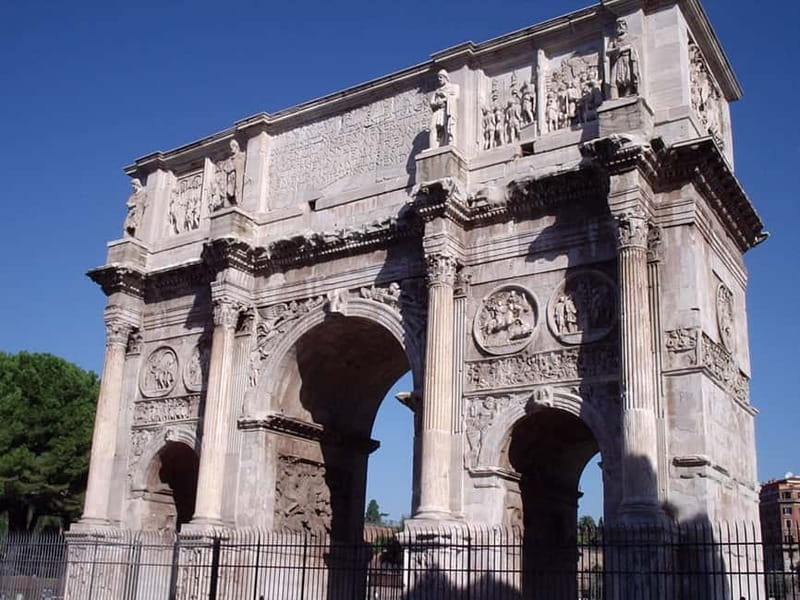 Rome: Colosseum & Roman Forum Private Tour | Optional Arena - Entering the Colosseum with a Blue Badge private guide (105 minutes)