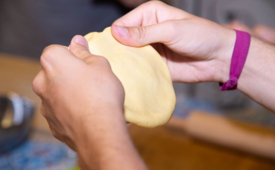 Rome: Pasta and Tiramisu Shared Cooking Class with Wine - What to expect from timing and pacing