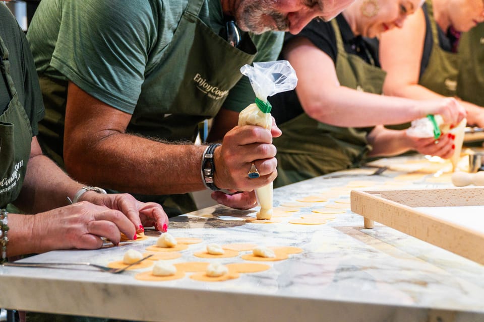 Rome: Pasta, Ravioli & Tiramisu Cooking Class by Colosseum - Timing, Meeting Point, and How to Plan Your Evening