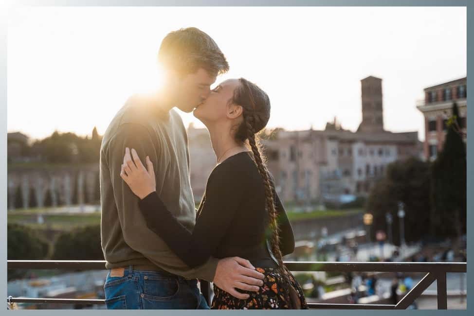 Rome: Romantic Couple Photoshoot. Choose your spot! - Castel Sant’Angelo and the bridge: grand and romantic along the Tiber