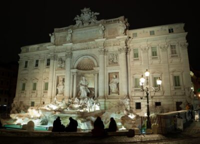Rome: Small-Group Night Tour with Pizza and Gelato - Pizza and drinks at a local restaurant: why the first stop matters