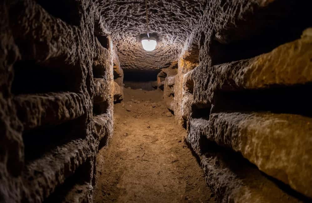 Rome: Underground Catacombs Guided Tour with Transfer - Frescoes and inscriptions: how to “read” the walls without a microscope