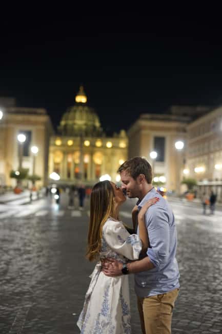 Rome: Vespa Night Tour with Aperol Spritz & Photos - Gliding Past the Colosseum Lit Up After Dark