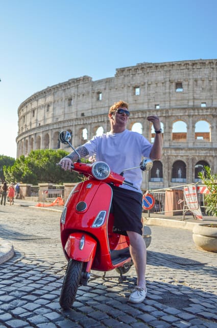 Rome: Vespa scooter tour "When in Rome" - Trastevere and Fontana dell’Acqua Paola (10-minute pass-bys): Rome off the main lane