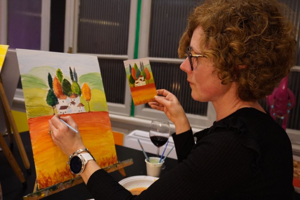 Rome: Wine and Paint Experience in Piazza Navona - Unlimited Wine and Roman Pizza: How the Evening Feels