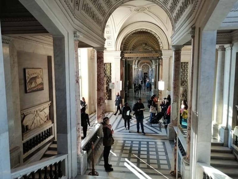 Vatican: Museums First-Access Small-Group Tour with Guide - Sistine Chapel: how 30 minutes works when the crowd is coming