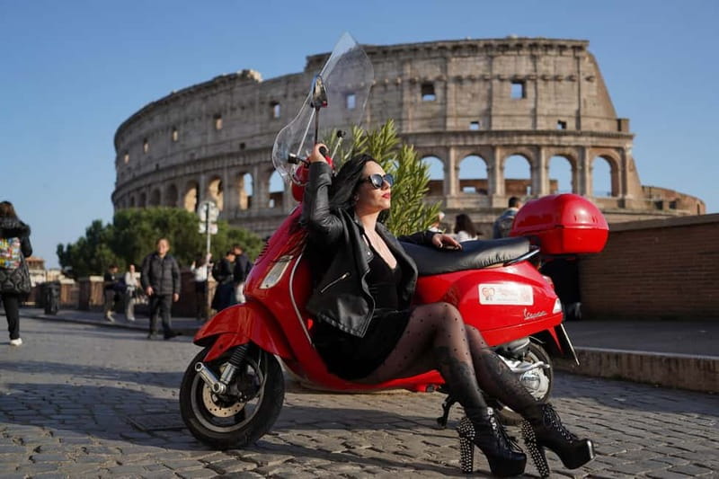 Vespa city tour in Rome with two different routes - Starting point and first drive-by: Via del Colosseo to Circus Maximus