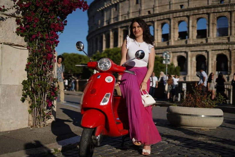 Vespa city tour in Rome with two different routes - Trastevere and Fontana dell’Acqua Paola: photo stops with real breathing room
