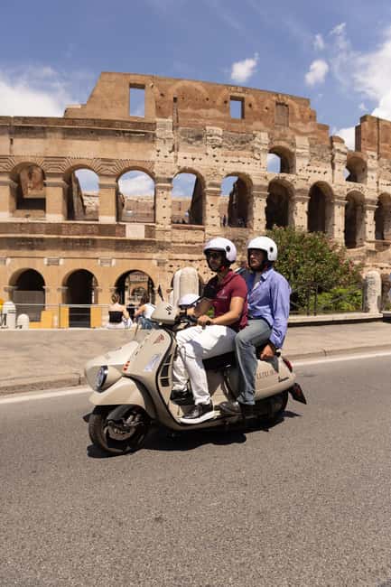Vespa Sidecar Tour: Highlights of Rome - Pantheon pass-by and Piazza Navona: when the stops feel like a guided walking tour—without the walking