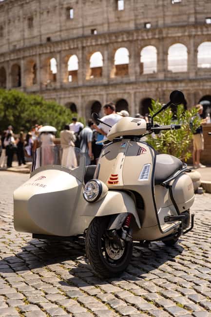 Vespa Sidecar Tour: Highlights of Rome - Piazza Venezia to Colosseum finale: what to notice as you roll in